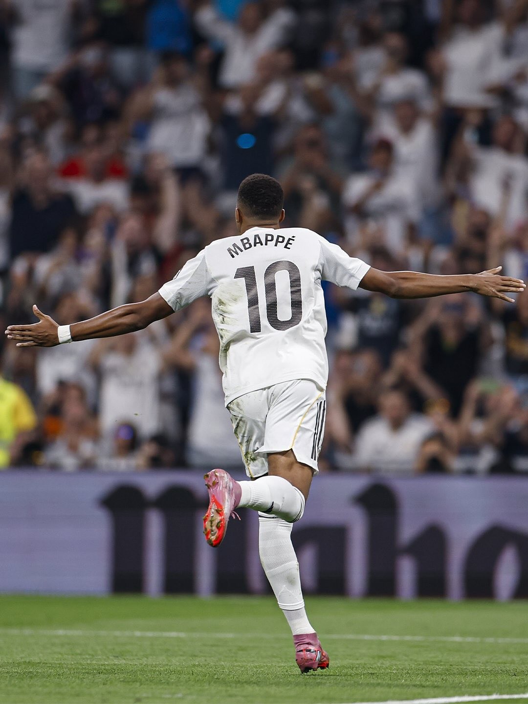 罗马尼亚主场惨败希腊,姆巴佩制胜球助球队获胜 罗马尼亚主场惨败希腊,姆巴佩制胜球助球队获胜