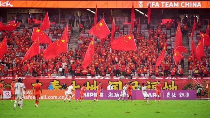 包含足球竞演场上上演精彩战役,球迷热情加油的词条 包含足球竞演场上上演精彩战役,球迷热情加油的词条