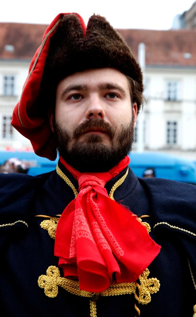 雷火电竞简介-克罗地亚运动员激动庆祝夺得奖牌