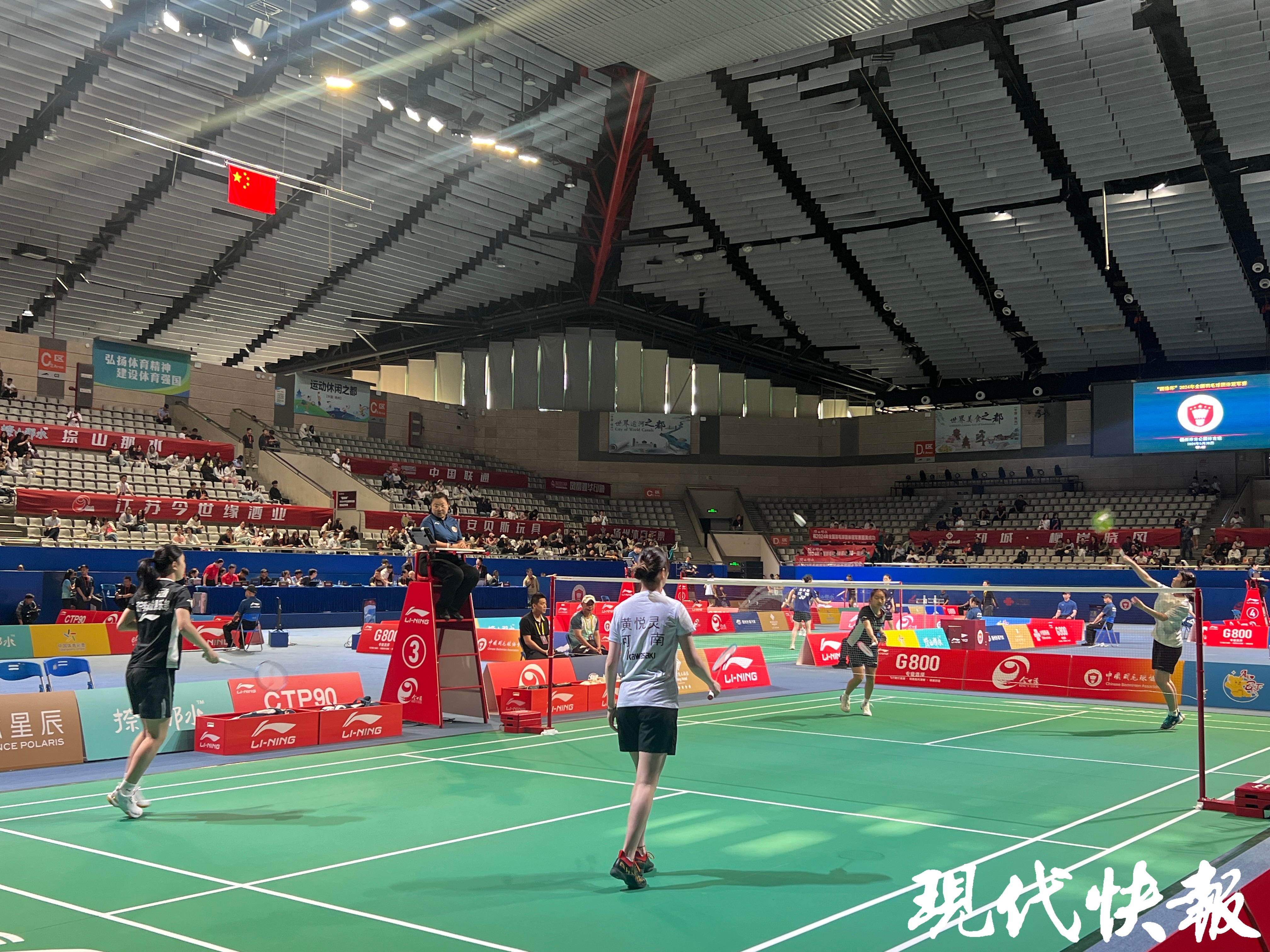 包含羽毛球团体赛场面火爆，精彩连连的词条