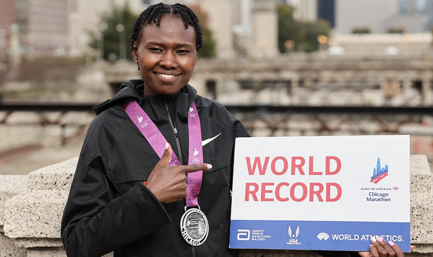 肯尼亚马拉松运动员创造奇迹，夺冠金杯！