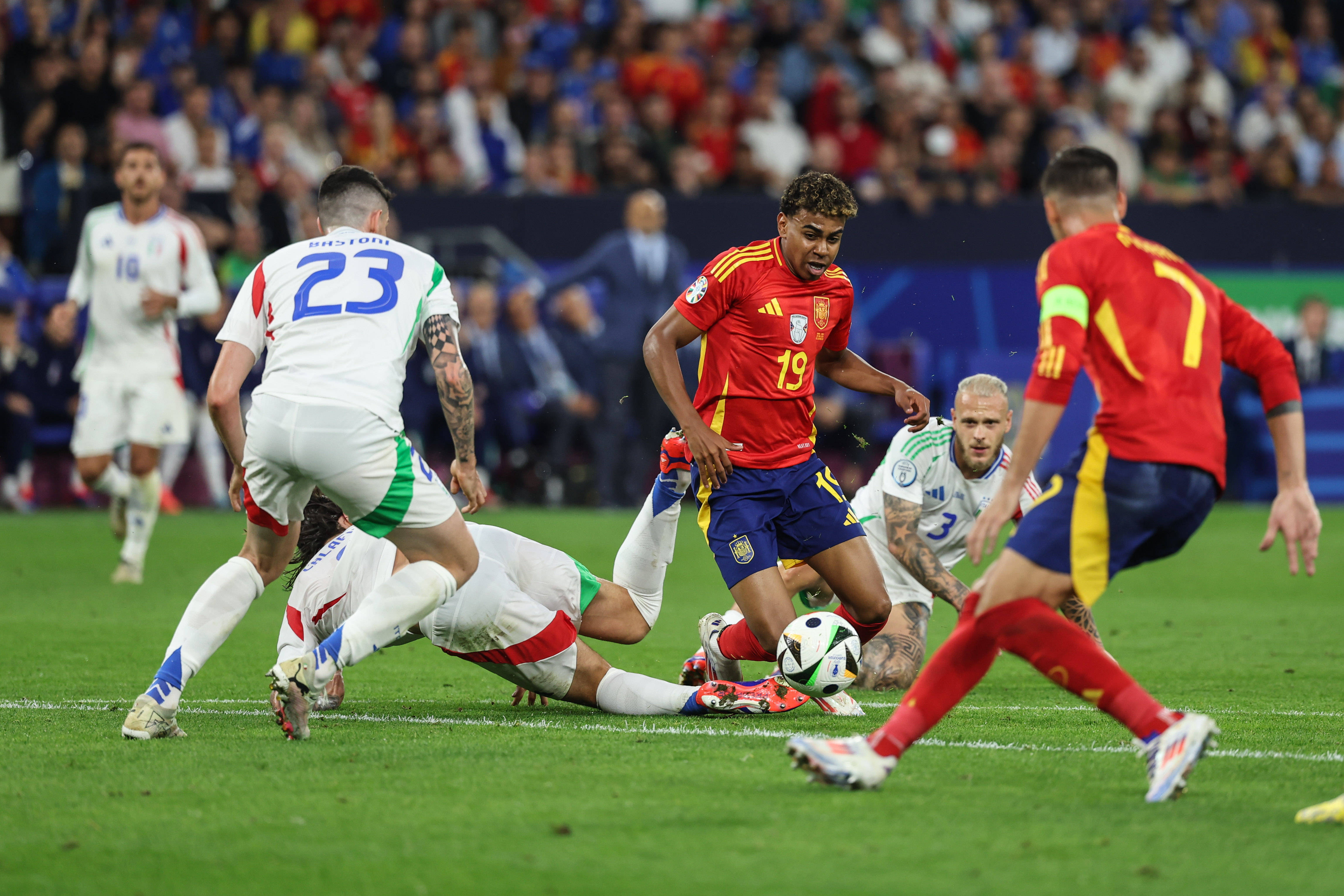 意大利国家队在比赛中全力以赴