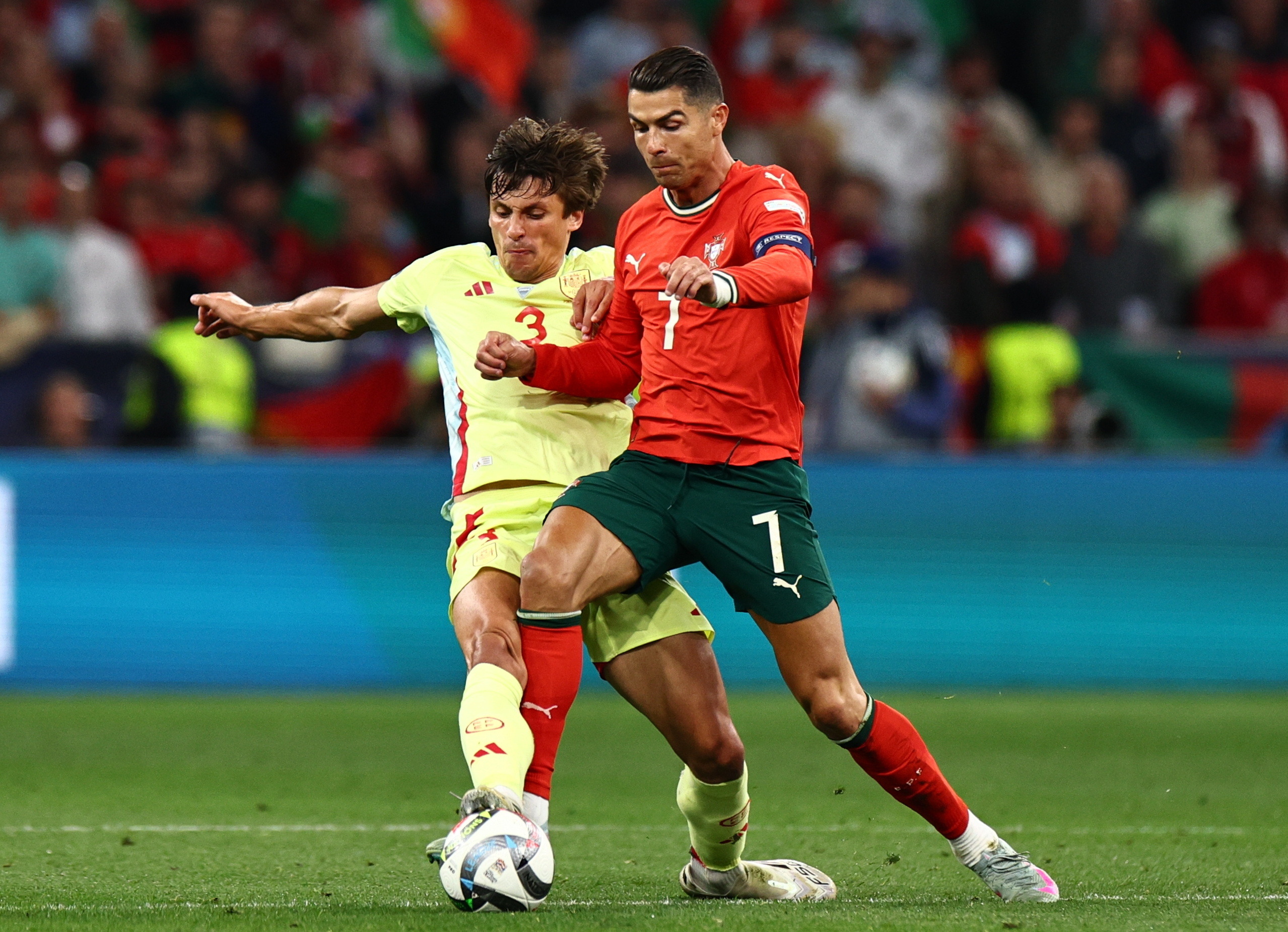 包含欧国联比赛：球队竞争激烈，胜者皆硕果的词条