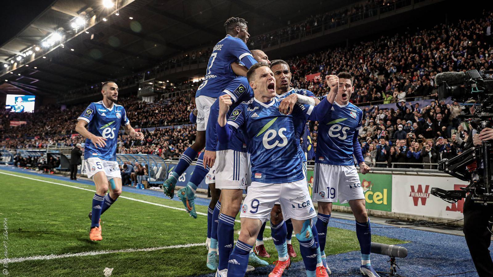 雷火电竞-澳大利亚运动员完胜对手，称霸赛场