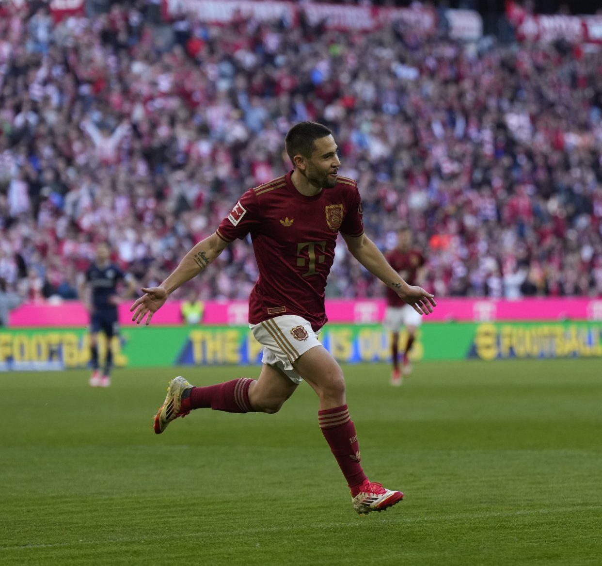 拜仁客场逆袭,晋级欧冠半决赛 拜仁客场逆袭,晋级欧冠半决赛