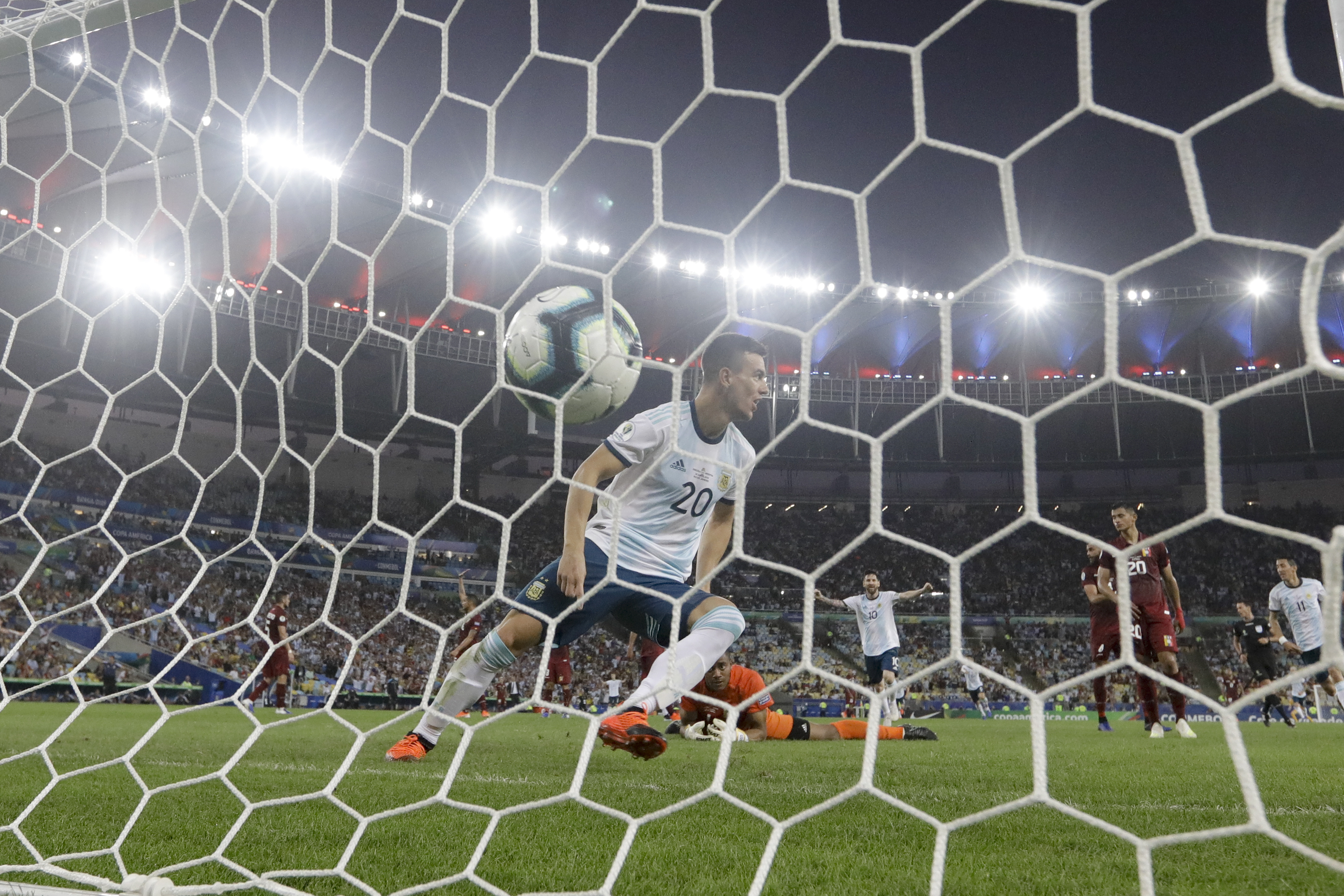 雷火电竞-冈比亚大胜尼日尔，成功晋级欧国足球四强赛