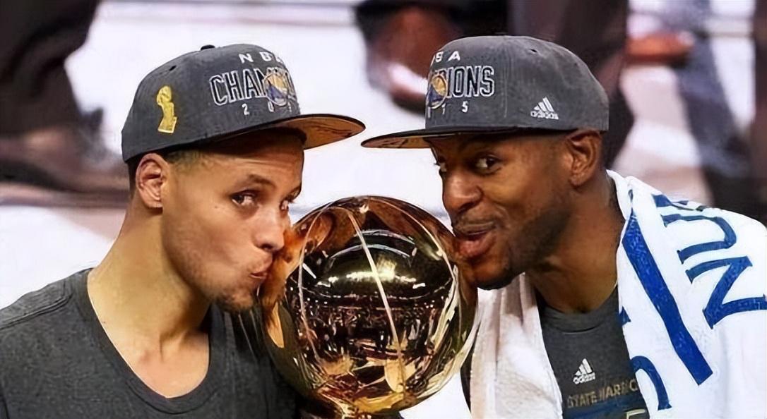 深圳队完胜青岛队，库里高光表现的简单介绍