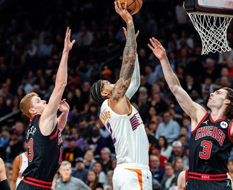 公牛绝杀勇士，布克点燃赛场的简单介绍