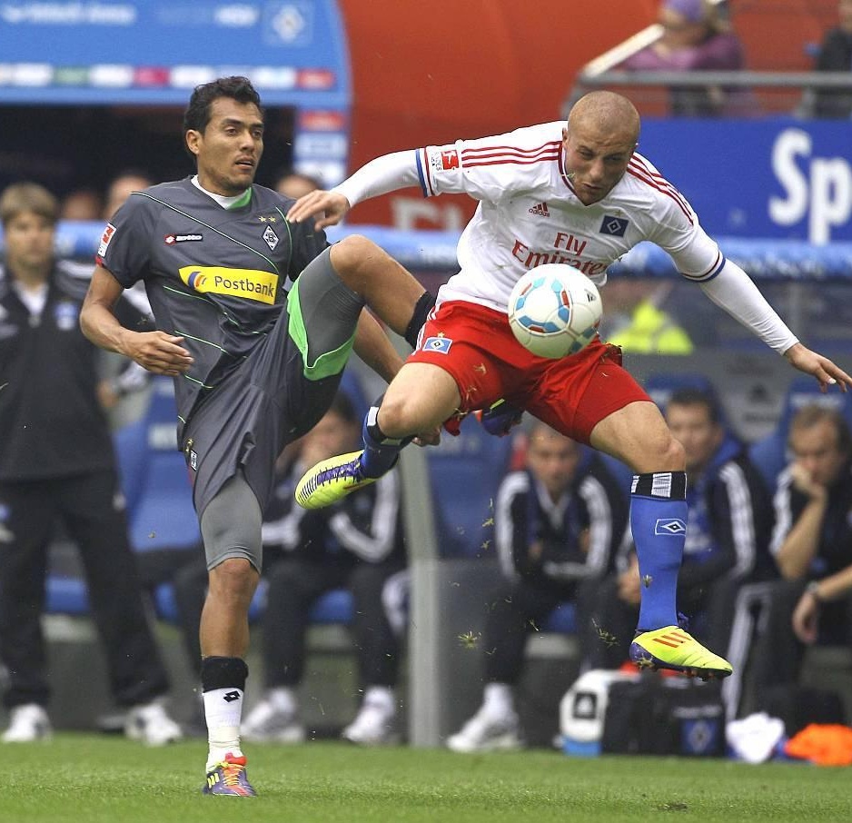 帕尔马中场在比赛中遭遇红牌,球队不利 帕尔马中场在比赛中遭遇红牌,球队不利