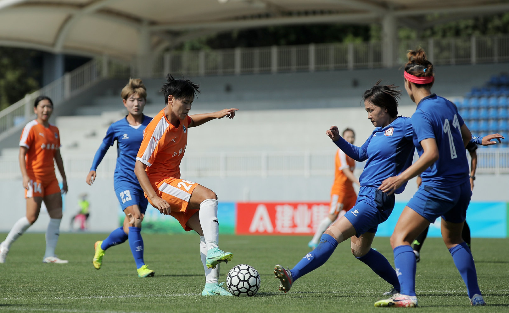 河南建业坚守温故知新，保级艰难展示拼搏