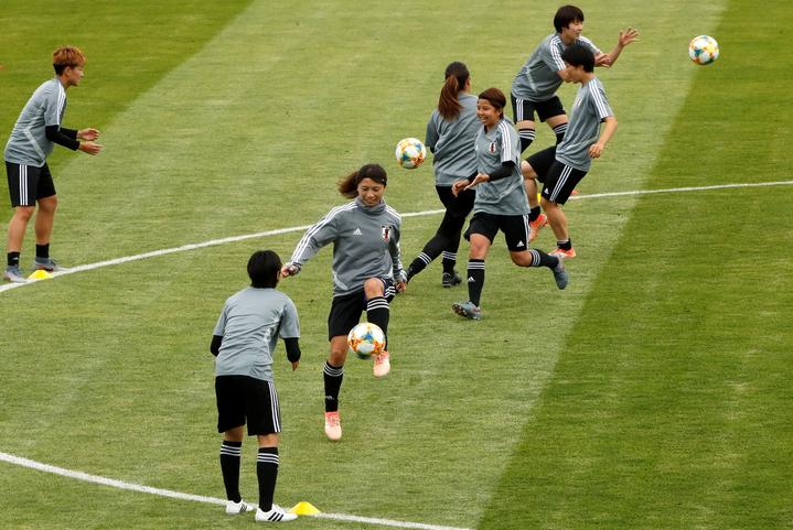 雷火电竞官网-阿根廷碾压日本，戈麦斯刷新纪录