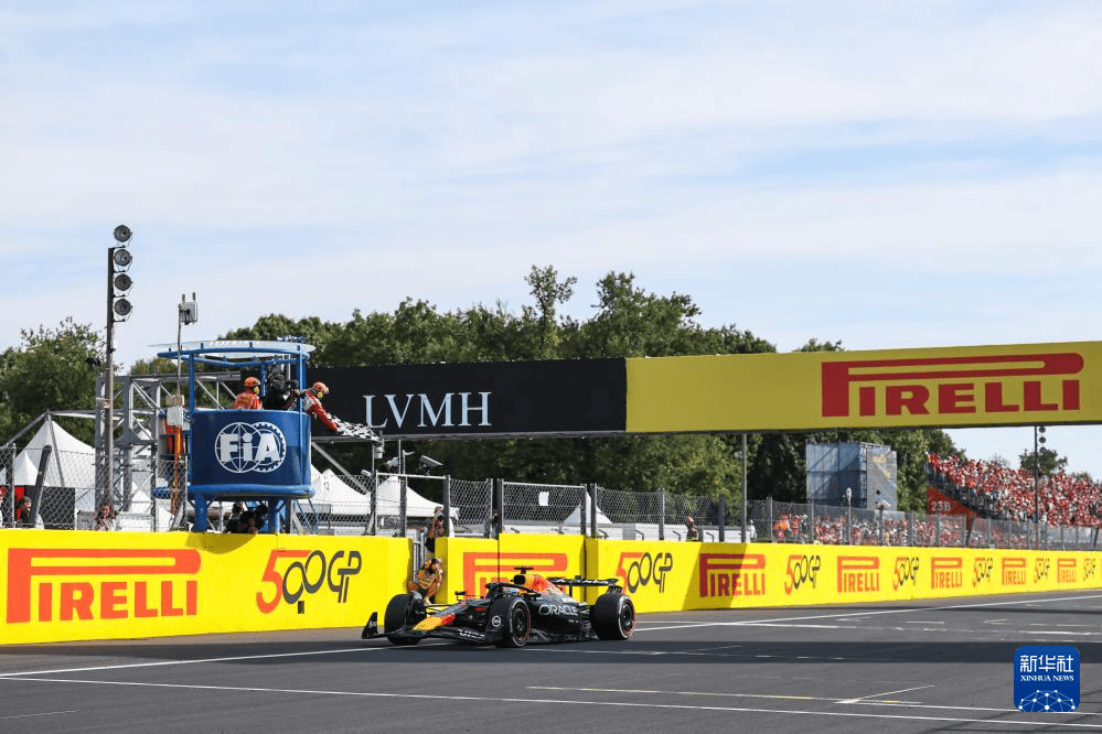 雷火电竞-威廉姆斯鏖战阿斯顿马丁，维斯塔潘扛起全队