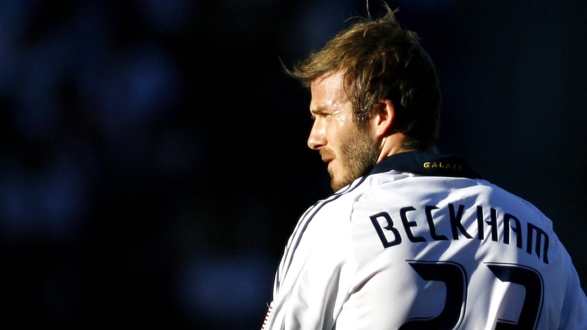 草根的逆袭与王者的回归,底层爆冷与巅峰主宰的体育辩证法