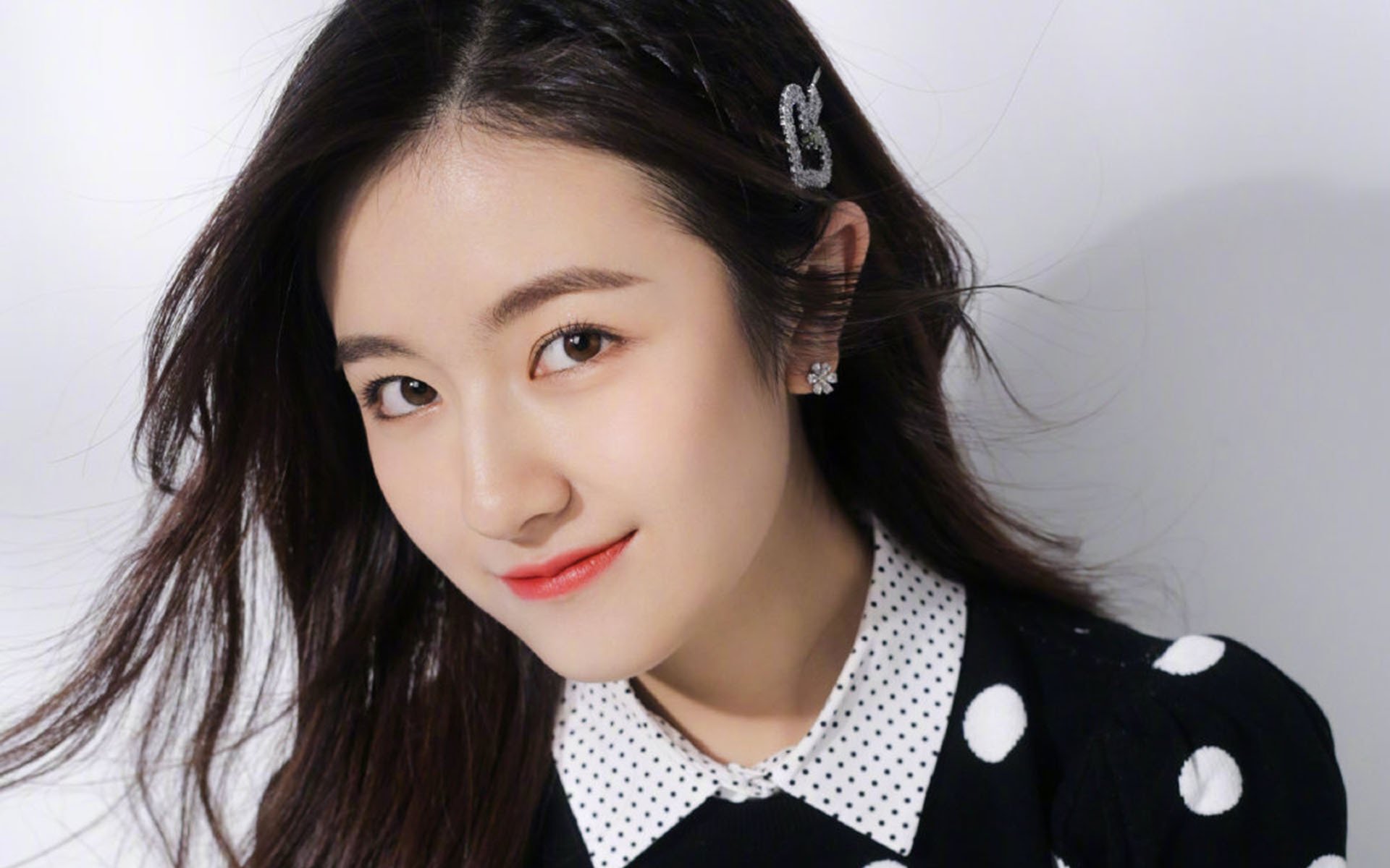 雷火电竞-当莱万在波兰的暴雨中接管比赛，C罗在俄罗斯的烈日下悄然离场