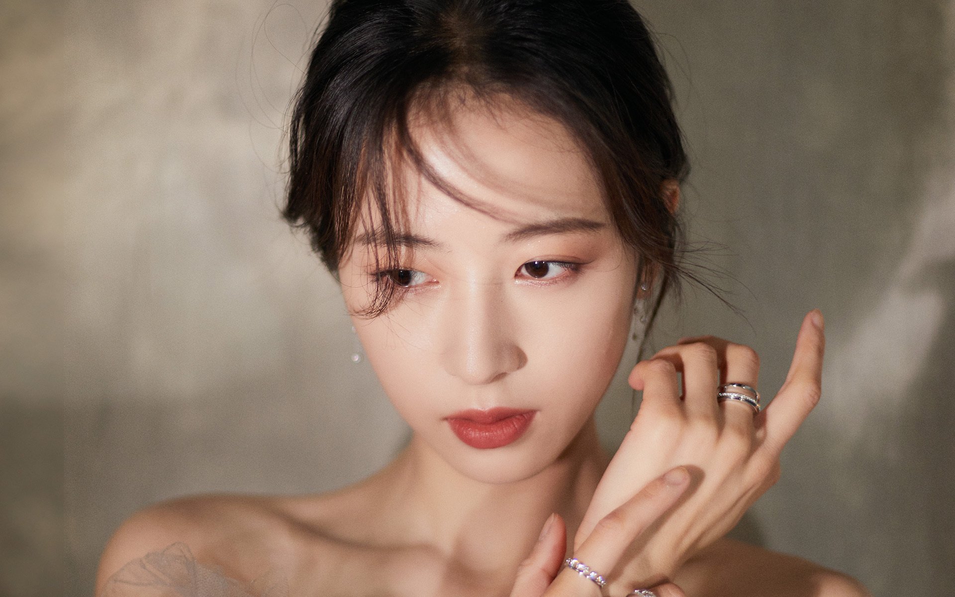 雷火电竞合作-神殿级舞台与活火山，奥运周期关键战夜，姆巴佩如何吞噬压力为光