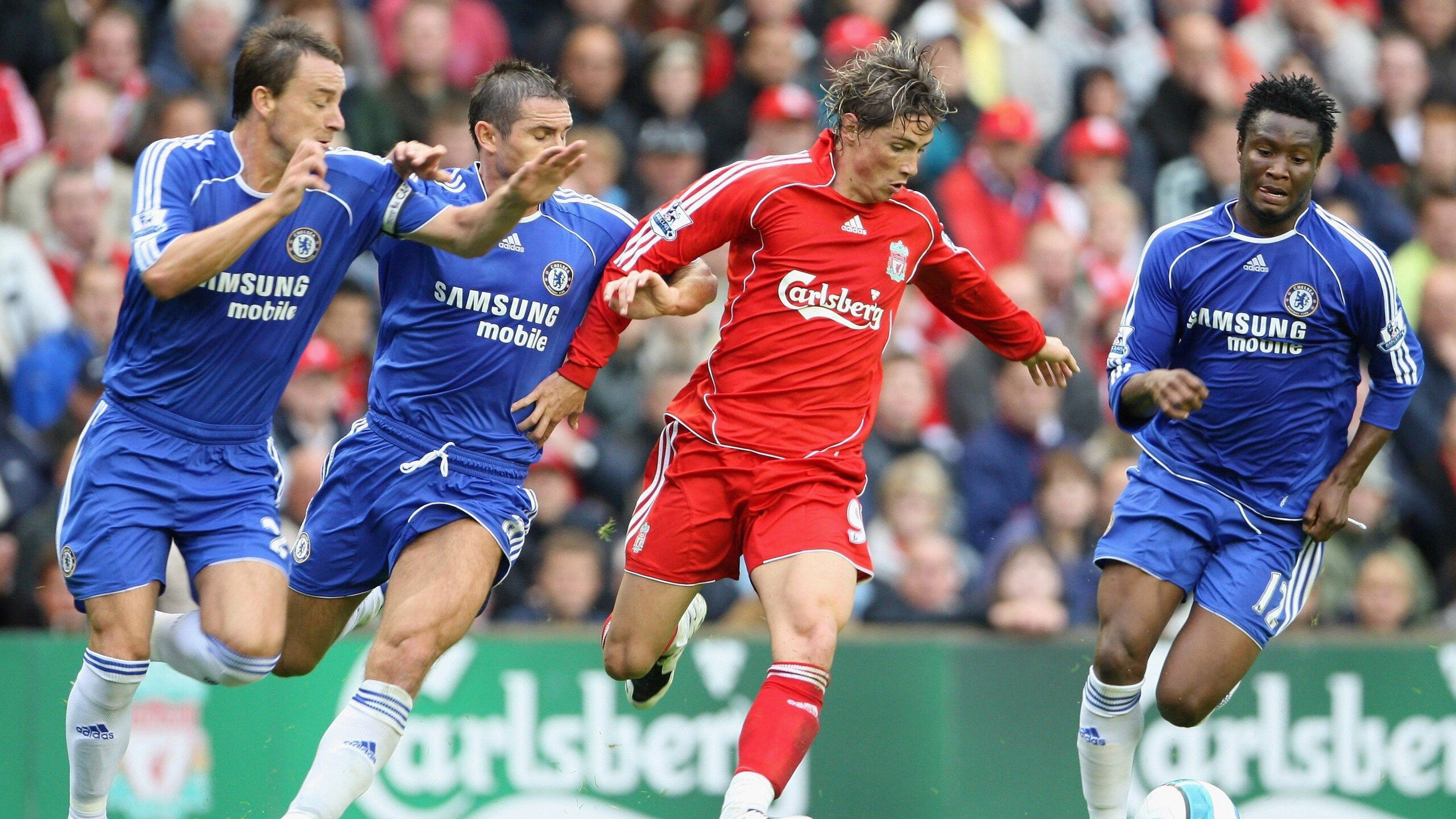 雷火电竞官网-西班牙强势晋级，姆巴佩英超争冠接管，足球世界的双重风暴